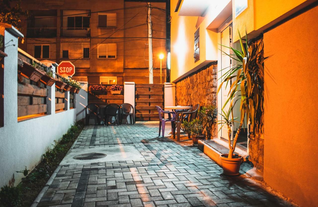 Skopje Downtown Hostel Exterior foto